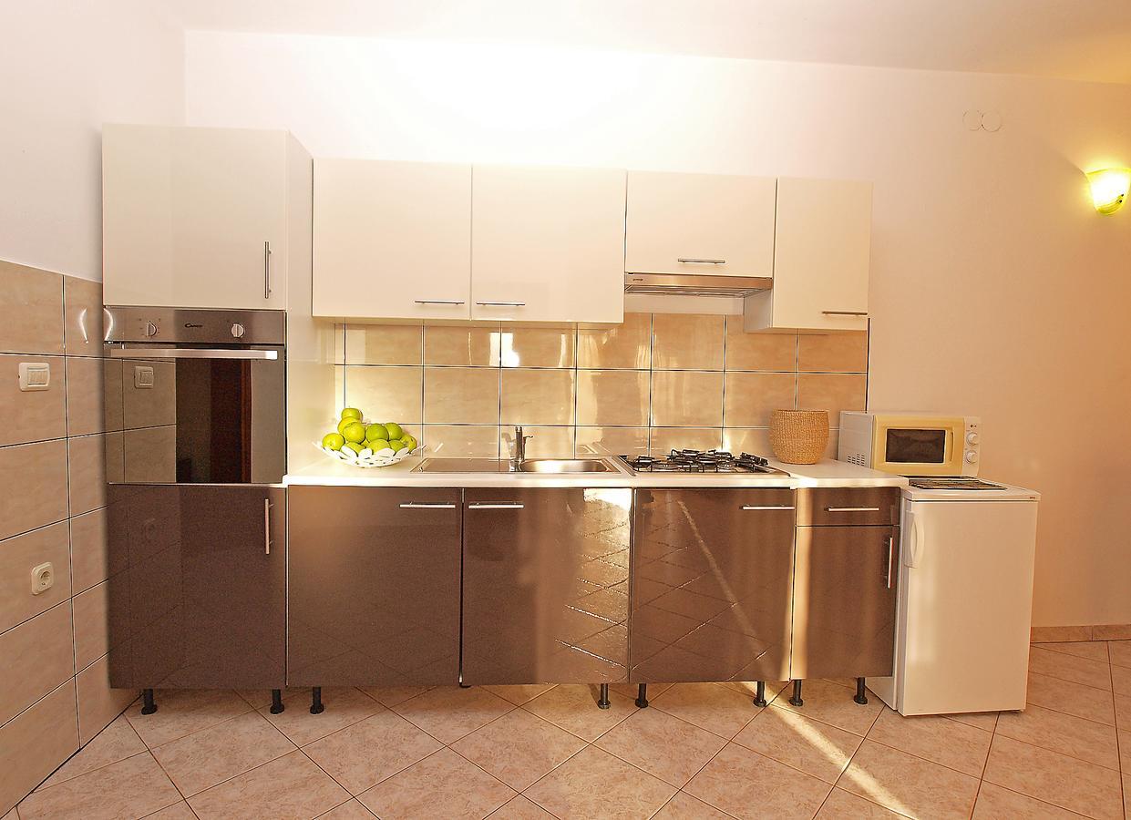 Apartments Dusanka 799 Fazana Exterior photo
