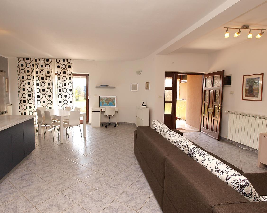 Apartments Dusanka 799 Fazana Exterior photo