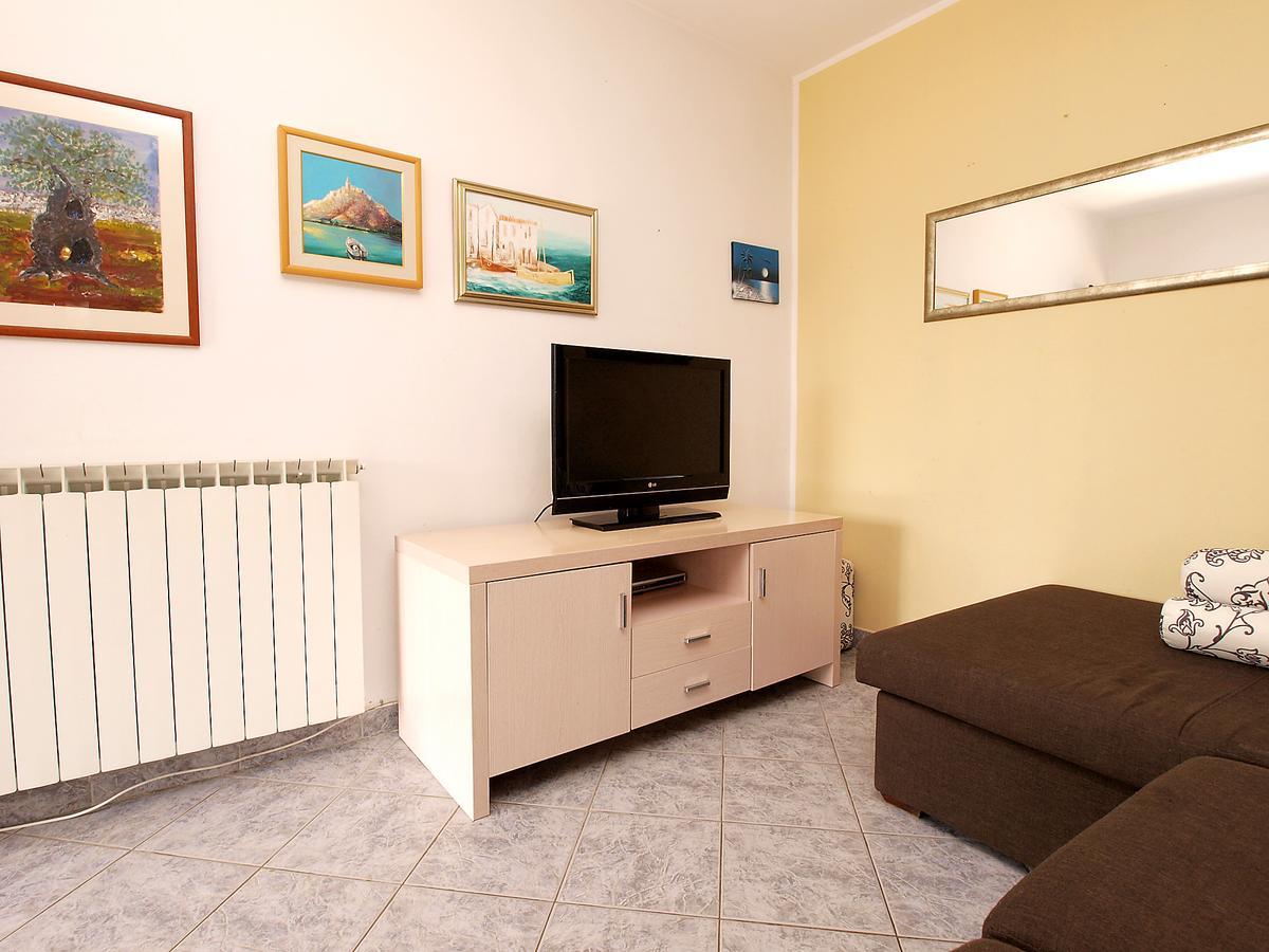 Apartments Dusanka 799 Fazana Exterior photo