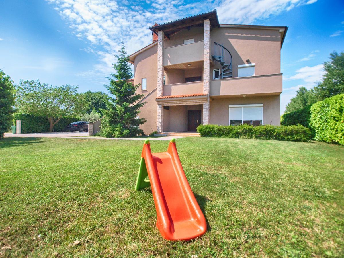 Apartments Dusanka 799 Fazana Exterior photo